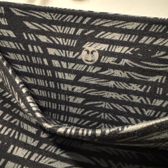 Lululemon leggings. Size 6. - Picture 3 of 3